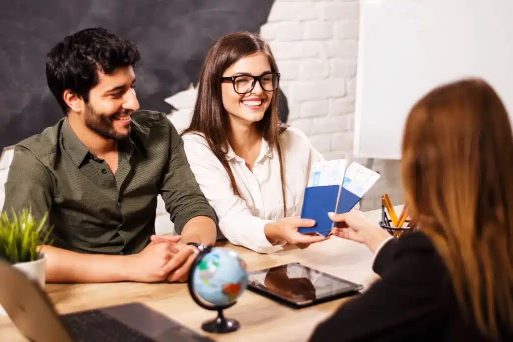 مدارک لازم برای درخواست ویزای همراه فرانسه